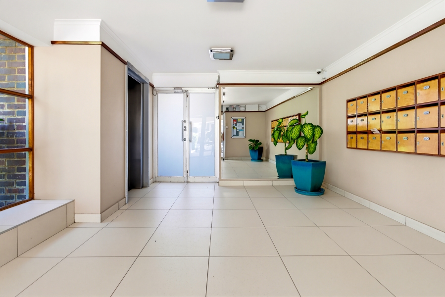 2 Bedroom Property for Sale in Sea Point Western Cape